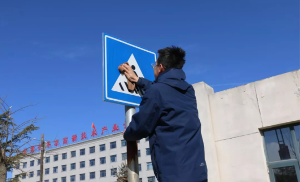 文明创建我先行 ——时博官方网站_时博（中国）一站式服务官网
团委开展环境卫生整治志愿活动(图3)