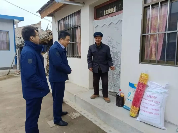 时博官方网站_时博（中国）一站式服务官网
深入帮扶村开展春节慰问(图2)
