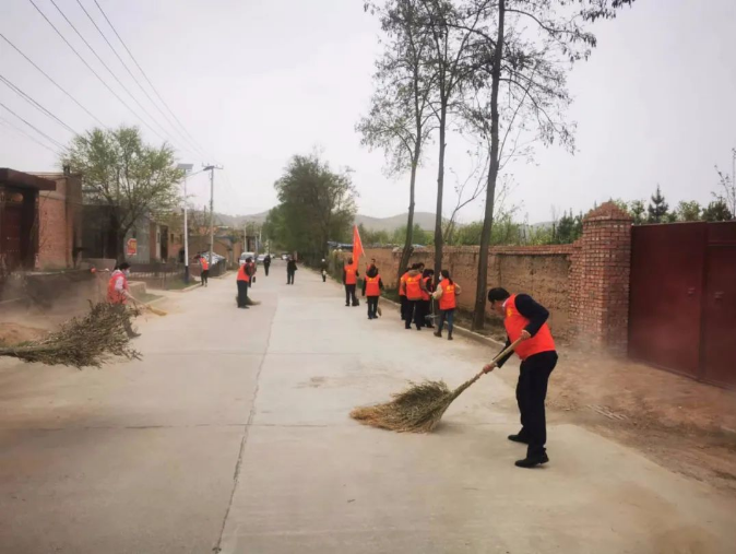 时博官方网站_时博（中国）一站式服务官网
赴包抓共建村社开展卫生清扫志愿服务活动(图2)