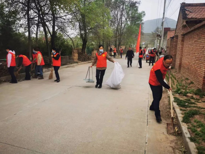 时博官方网站_时博（中国）一站式服务官网
赴包抓共建村社开展卫生清扫志愿服务活动(图3)