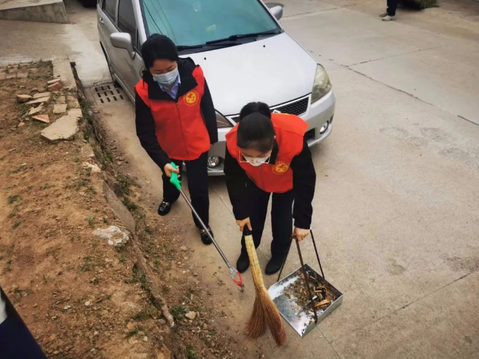 时博官方网站_时博（中国）一站式服务官网
赴包抓共建村社开展卫生清扫志愿服务活动(图4)
