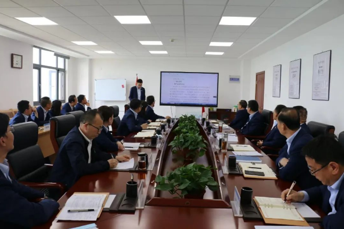 时博官方网站_时博（中国）一站式服务官网
召开党委理论中心组集体学习会议(图2)
