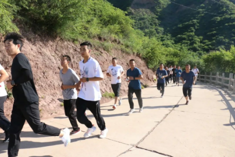 助力文旅市场 展示产投风采——时博官方网站_时博(中国)一站式服务官网
组织开展员工登山比赛活动(图3) 助力文旅市场 展示产投风采——时博官方网站_时博(中国)一站式服务官网
组织开展员工登山比赛活动(图3)